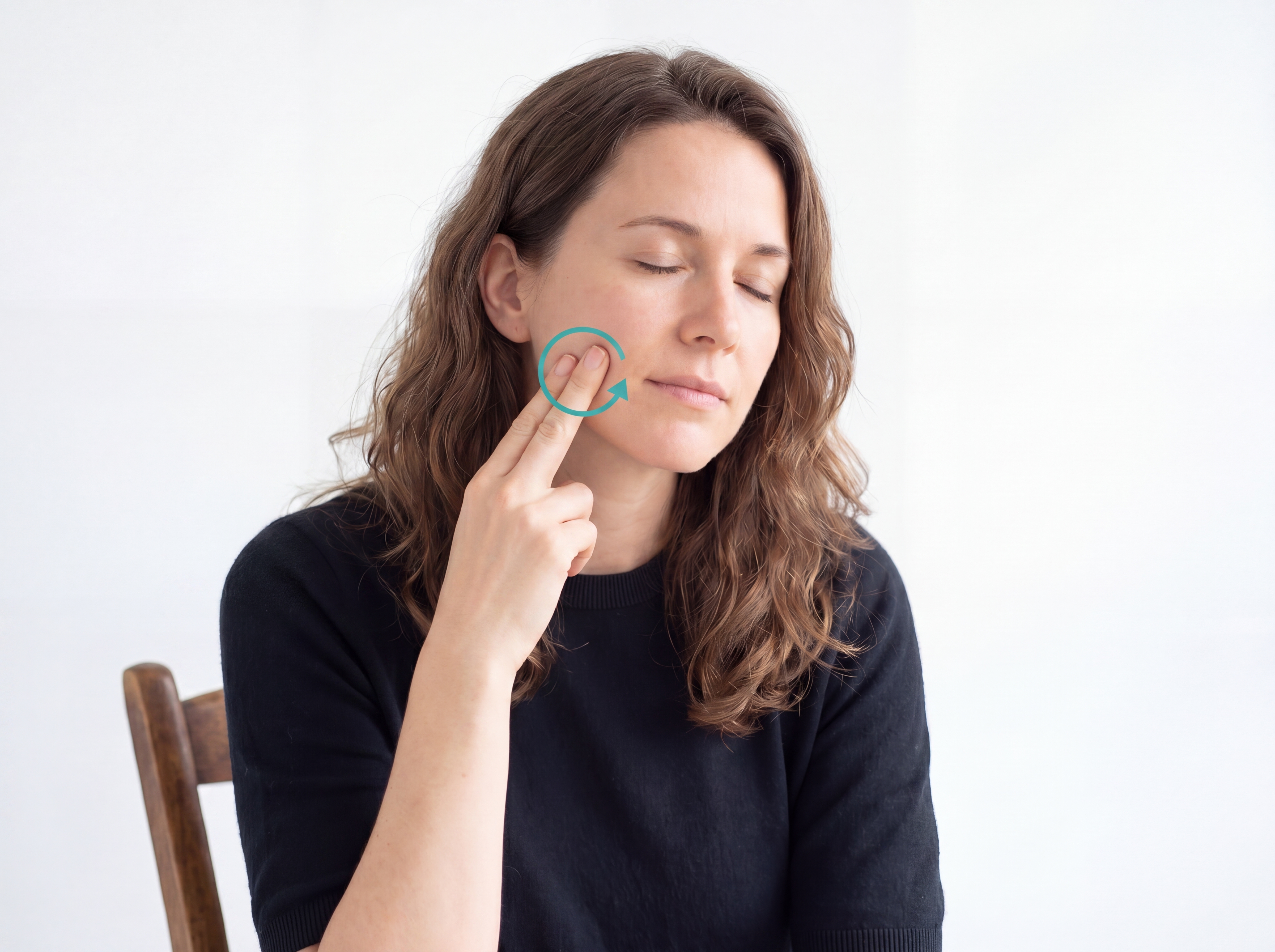 Applying circular massage to the jaw muscle
